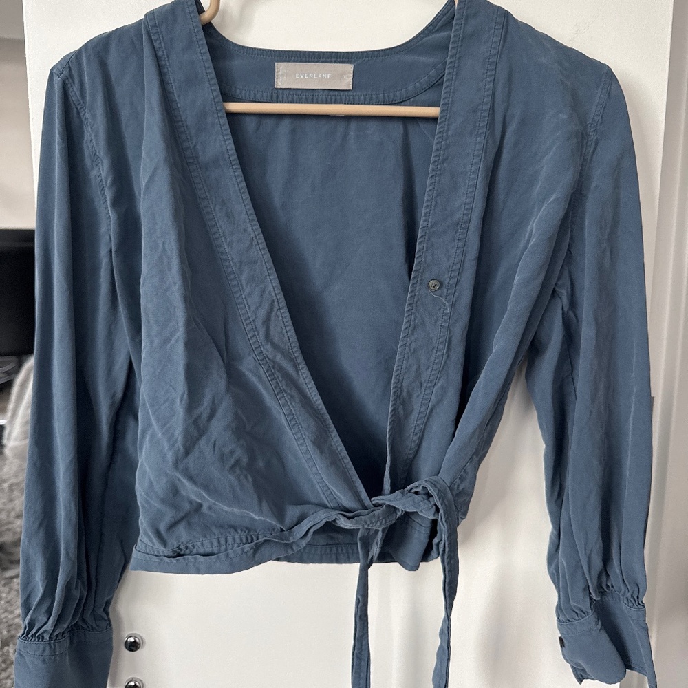 Everlane blue top